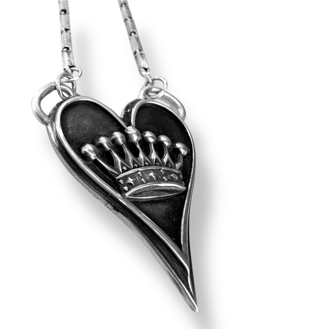 From Misfit to Crown